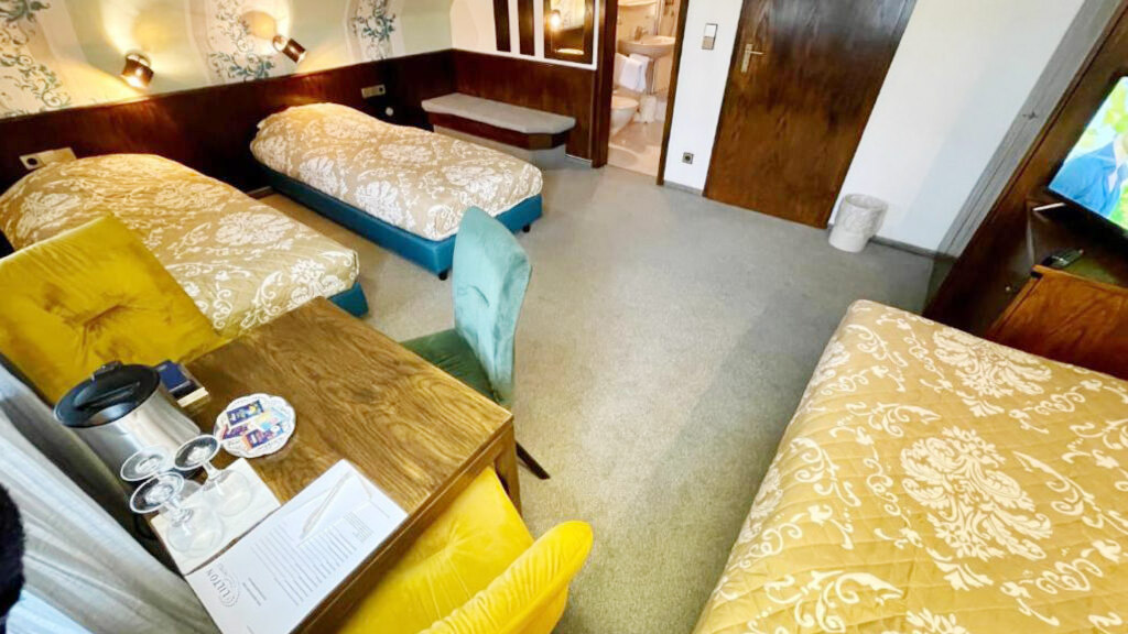 Dreibettzimmer-Holtel-Lilton-Stuttgart-1