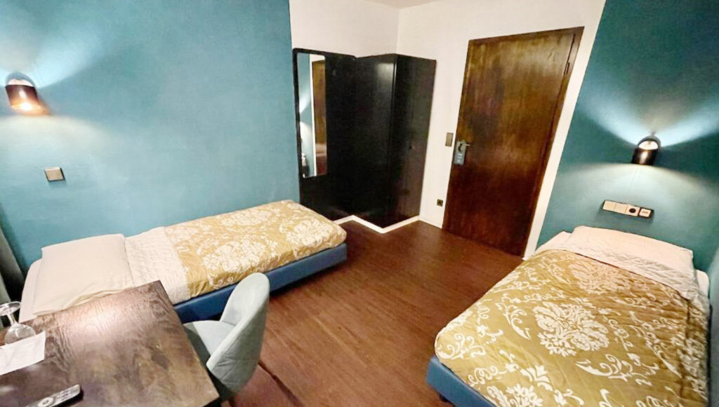 Zweibettzimmer-Holtel-Lilton-Stuttgart-1